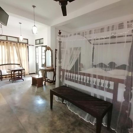 Seaview Deepal Villa Unawatuna Room photo